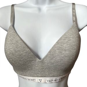 Victoria’s Secret Grey White T-Shirt Lined Wireless Bra Size 32DD